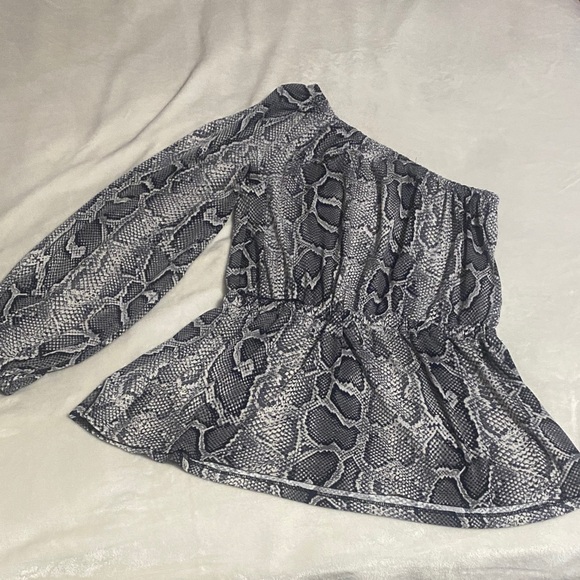 Michael Kors Black and Gray Patterned Top - Picture 5 of 6